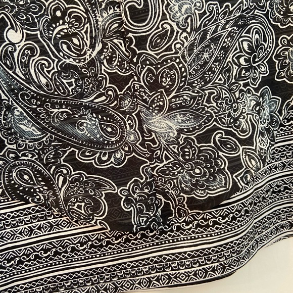 NWT, Kim Rogers, Flowy Sleeveless Black and White Shirt, Size Medium - Picture 7 of 16